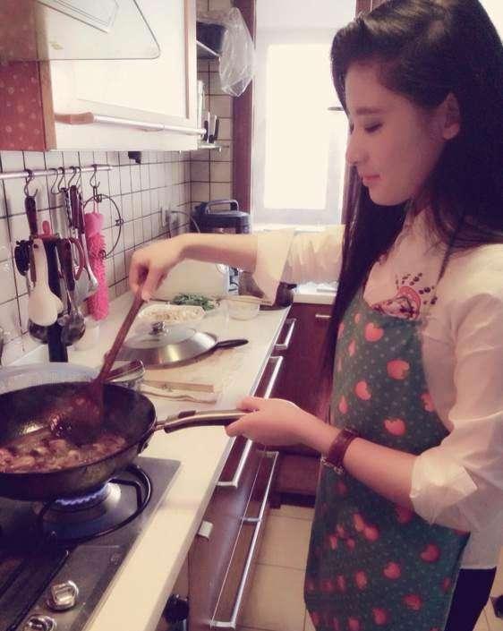 老公做的饭的图片,老公精心烹饪的温馨晚餐瞬间”